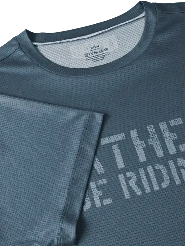 Men's cycling jersey with textured fabric and bold 'THE RIDE' print, ideal for active rides.